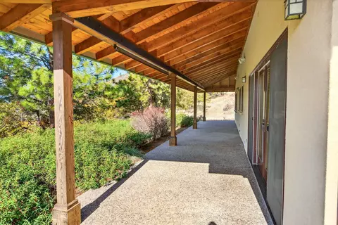 Exterior - 17252 N Applegate Rd, Grants Pass, OR 97527 photo 2 of 12