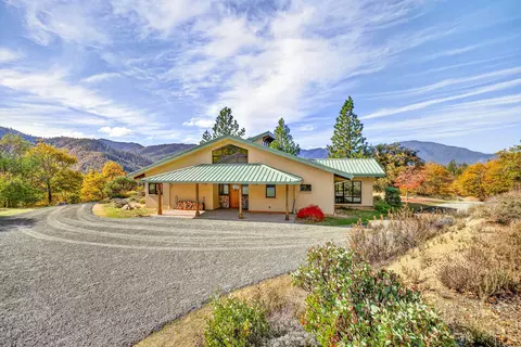 Exterior - 17252 N Applegate Rd, Grants Pass, OR 97527 photo 4 of 12