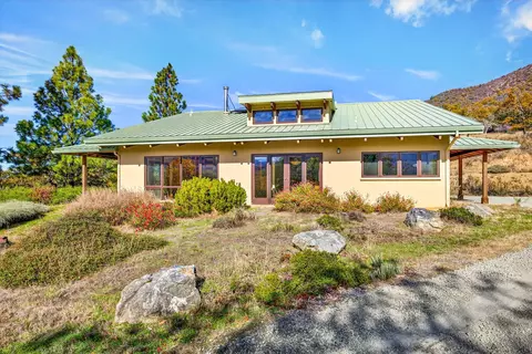 Exterior - 17252 N Applegate Rd, Grants Pass, OR 97527 photo 7 of 12