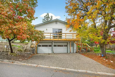 697 Oak Knoll Dr, Ashland, OR 97520