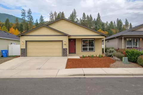 238 Westbrook Dr, Rogue River, OR 97537