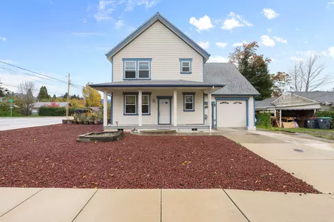 301 N Church St, Phoenix, OR 97535