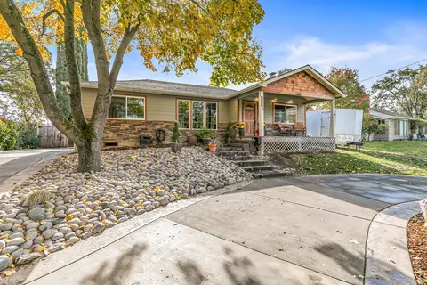 1528 Terrace Dr, Medford, OR 97504