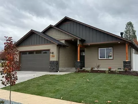 195 SW Rock Gulch Rd, Grants Pass, OR 97527
