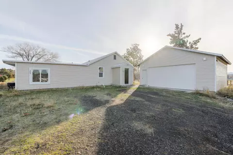 385 SE B St, Madras, OR 97741