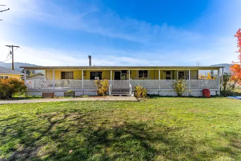 400 Holmstead Rd, Williams, OR 97544