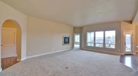 Living - 179 Skyhawk Dr, Eagle Point, OR 97524 photo 4 of 5