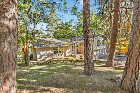 1159 Emma St, Ashland, OR 97520