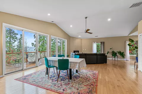 461 Waterline Rd, Ashland, OR 97520