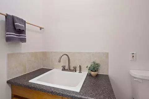 Bath - 55815 Lost Rider Loop, Bend, OR 97707 photo 2 of 2