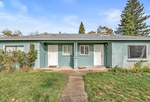1048 W 13th St, Medford, OR 97501