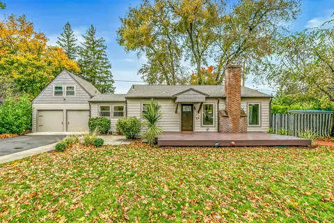 706 Monroe St, Medford, OR 97501