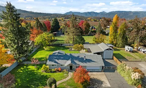 1610 Jasmine Ave, Medford, OR 97501