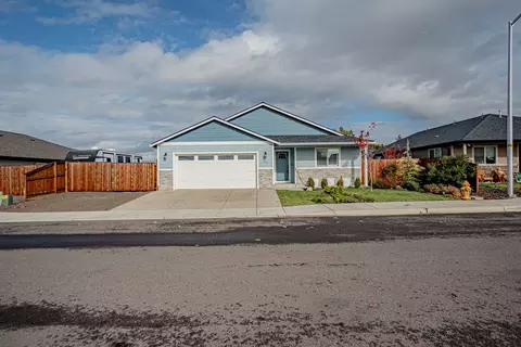 712 Nottingham Ter, Eagle Point, OR 97524