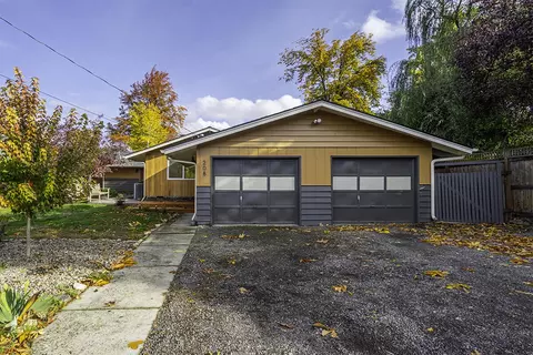 208 Oregon Ter, Medford, OR 97504