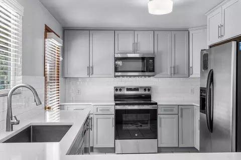 Kitchen - 50874 Doe Loop, La Pine, OR 97739 photo 1 of 2