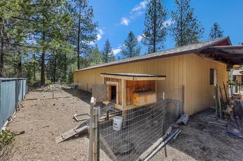 Exterior - 50874 Doe Loop, La Pine, OR 97739 photo 9 of 11