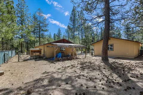 Exterior - 50874 Doe Loop, La Pine, OR 97739 photo 8 of 11