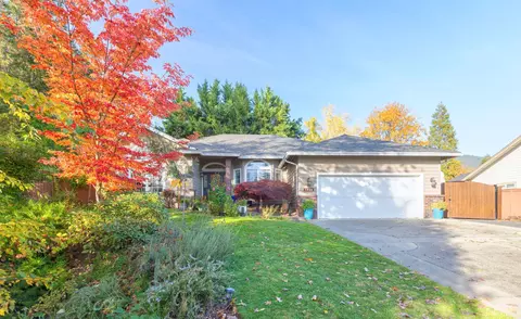 1024 NW Cooke Ave, Grants Pass, OR 97526
