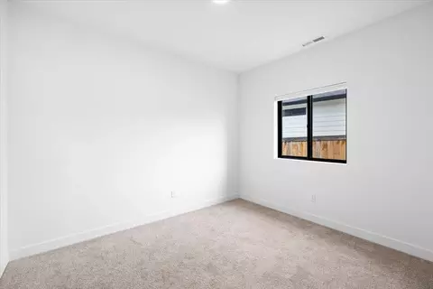 Bedroom - 429 Arrowhead Trl, Eagle Point, OR 97524 photo 1 of 4