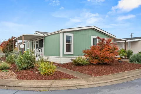 4729 S Pacific Hwy # 16, Phoenix, OR 97535