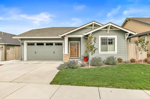 3937 Wyoming Ln, Medford, OR 97504