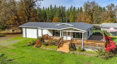 212 Martin Rd, Cave Junction, OR 97523