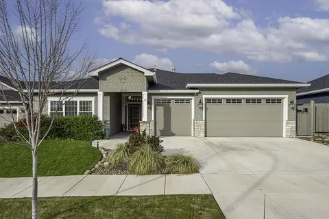 3855 Wyoming Ln, Medford, OR 97504