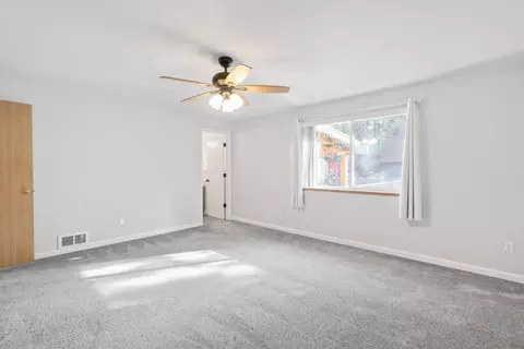 Bedroom - 15711 Deedon Rd, La Pine, OR 97739 photo 2 of 4