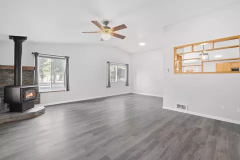 Living - 15711 Deedon Rd, La Pine, OR 97739 photo 1 of 2