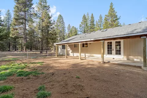 Exterior - 15711 Deedon Rd, La Pine, OR 97739 photo 2 of 5