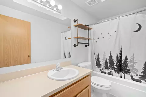 Bath - 15711 Deedon Rd, La Pine, OR 97739 photo 1 of 2