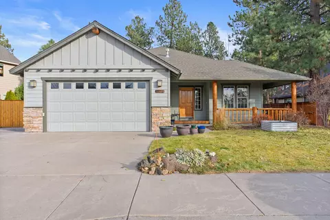 60808 SE Sawtooth Mountain Ln, Bend, OR 97702