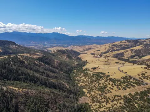 639 Cove Rd, Ashland, OR 97520