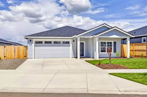 3735 Carlin Dr, Medford, OR 97504