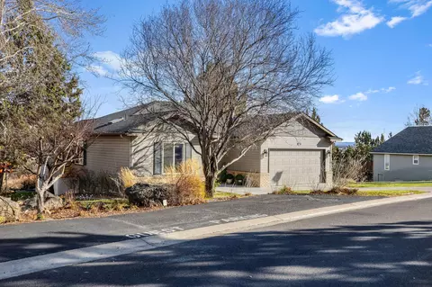 2446 SW 35th Dr, Redmond, OR 97756