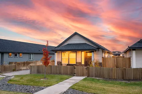3264 NW 10th St, Redmond, OR 97756