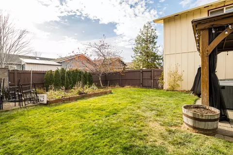 Exterior - 20663 Jayhawk Ln, Bend, OR 97702 photo 5 of 13