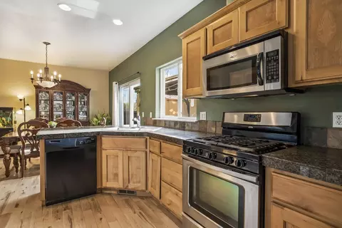 Kitchen - 20663 Jayhawk Ln, Bend, OR 97702 photo 3 of 5