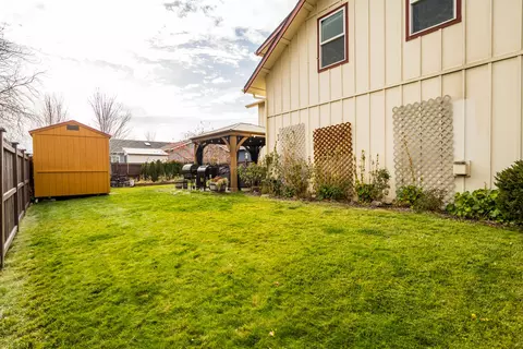 Exterior - 20663 Jayhawk Ln, Bend, OR 97702 photo 9 of 13