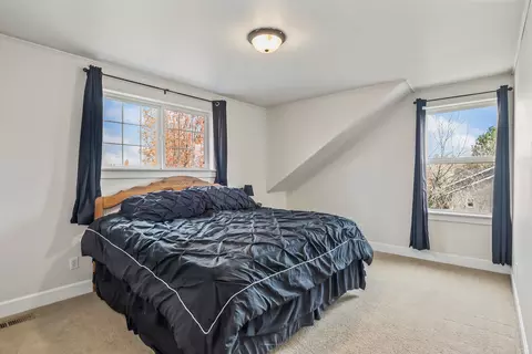 Bedroom - 20663 Jayhawk Ln, Bend, OR 97702 photo 3 of 5