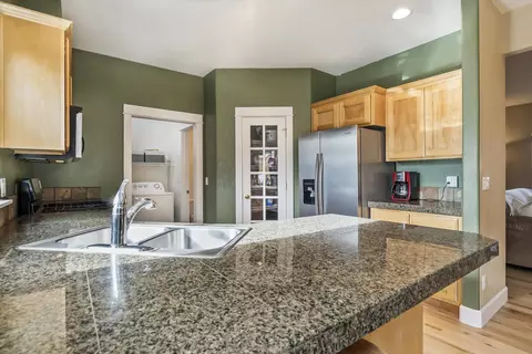 Kitchen - 20663 Jayhawk Ln, Bend, OR 97702 photo 2 of 5
