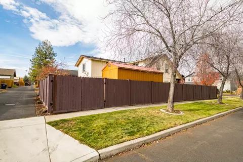 Exterior - 20663 Jayhawk Ln, Bend, OR 97702 photo 12 of 13