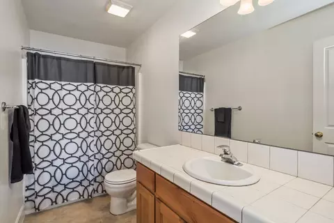 Bath - 20663 Jayhawk Ln, Bend, OR 97702 photo 2 of 3