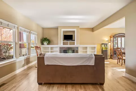 Living - 20663 Jayhawk Ln, Bend, OR 97702 photo 1 of 4