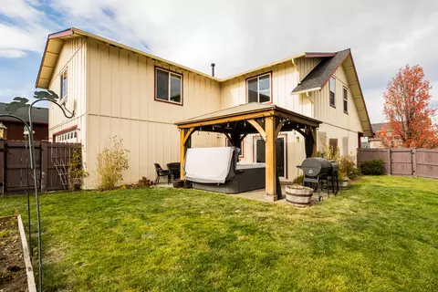 Exterior - 20663 Jayhawk Ln, Bend, OR 97702 photo 6 of 13