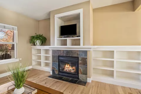 Living - 20663 Jayhawk Ln, Bend, OR 97702 photo 3 of 4