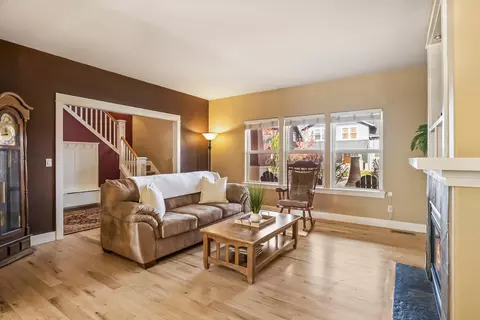 Living - 20663 Jayhawk Ln, Bend, OR 97702 photo 4 of 4