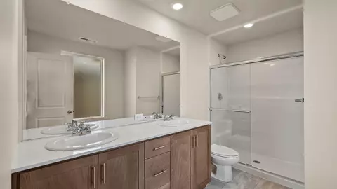 Bath - 62745 Eagle Rd, Bend, OR 97701 photo 1 of 3