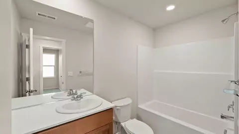 Bath - 62745 Eagle Rd, Bend, OR 97701 photo 3 of 3